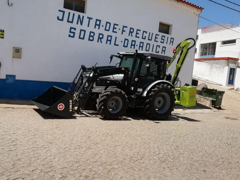 Aquisição de novo trator e alfaias agrícolas