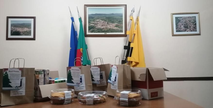 Oferta de Bolo Rei e pão de Ló a Utentes, Funcionárias e Direção da ASAI