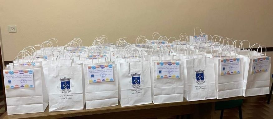 Oferta de amêndoas e doces à comunidade educativa